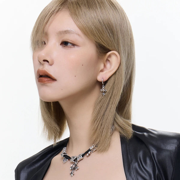 Boucles d'Oreilles Tête de Mort Croix Gothique – vue 3