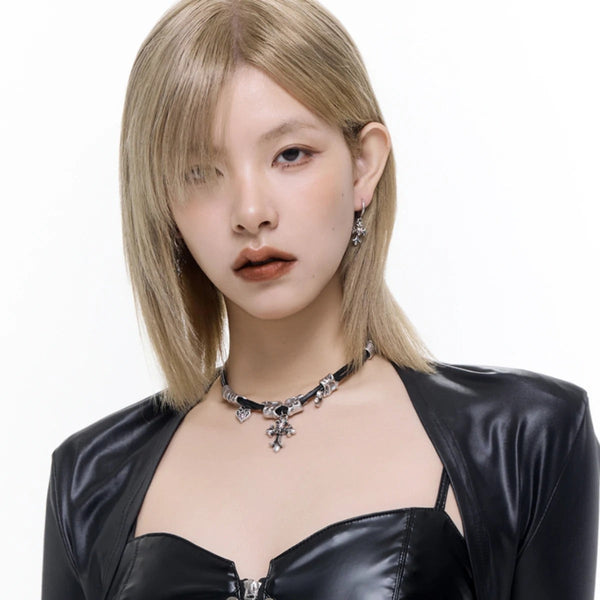 Boucles d'Oreilles Tête de Mort Croix Gothique – vue 4