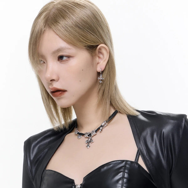 Boucles d'Oreilles Tête de Mort Croix Gothique – vue 5