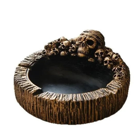 Cendrier tête de mort pirate vintage en résine bronze vieilli, avec crâne au bandana, petits crânes et coupelle noire
