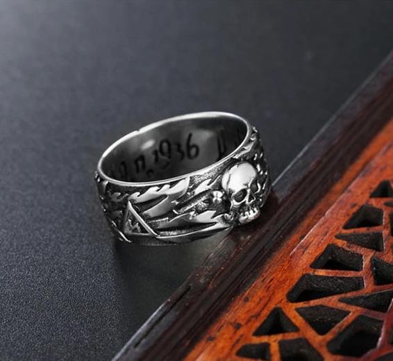 Bague Crane en Acier Univers Skull